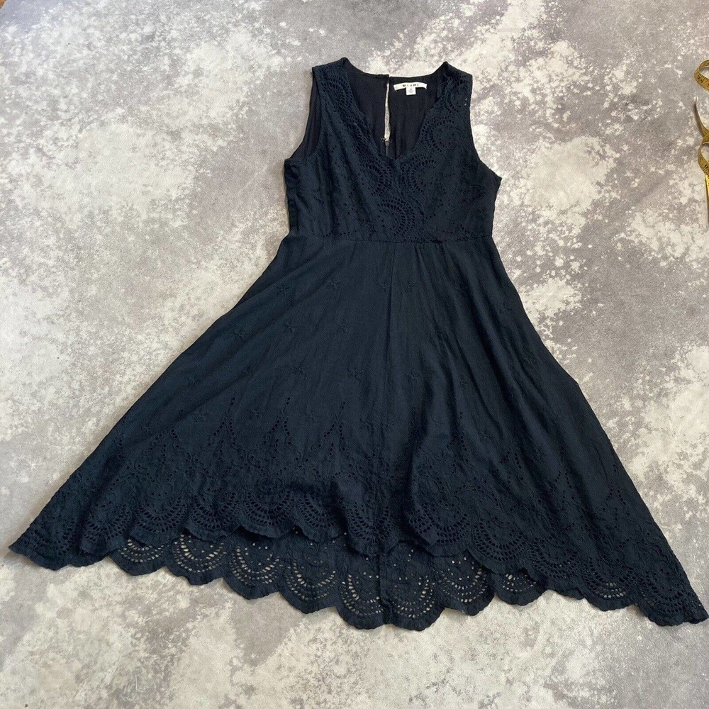 Miami Black‎ fit and flare embroidered V Neck dress Size Medium Cotton